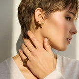 Kolczyki Tears mini z emalią Chocolate 1 cm