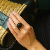 Pierścionek z emalią „Lune Noire" z czarną emalią